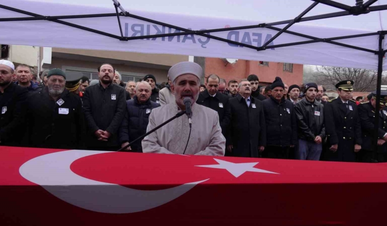 trafik-kazasinda-sehit-dusen-polis-memuru-topraga-verildi-h5aIUxr2.jpg