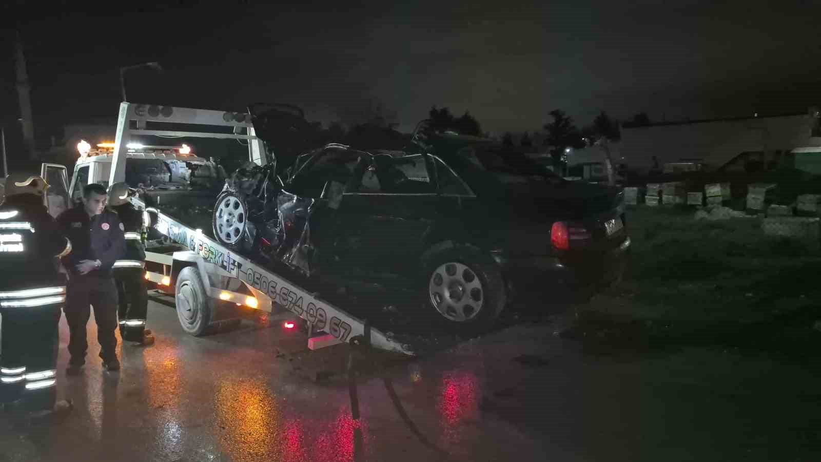 Trafik kazasında tırın altına aldığı otomobil, oto kurtarma aracının üzerinde alev aldı 7 trafik kazasinda tirin altina aldigi otomobil oto kurtarma aracinin uzerinde alev aldi 3 1XbSsk36