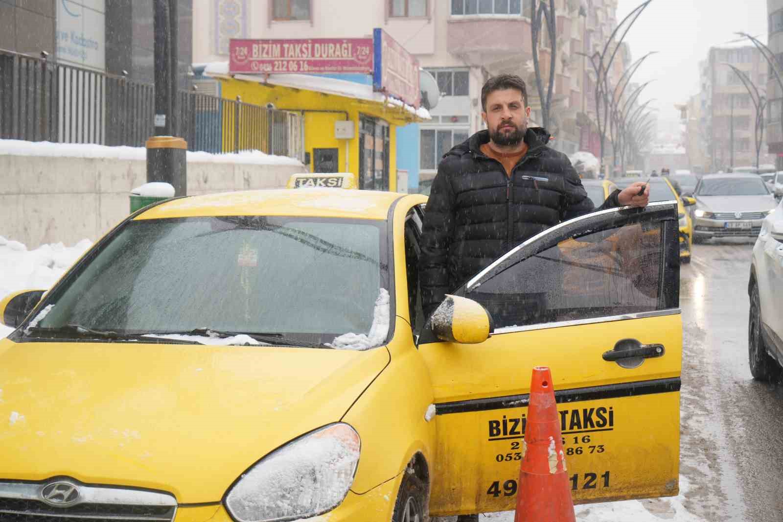 trafik kilitlenince taksiden indi havale geciren cocugu kucaginda hastaneye tasidi 2