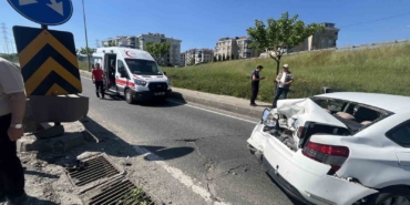 trafik-polisinden-ornek-davranis-suruculerin-guvenligi-icin-supurgeyle-yolu-supurdu-fU8nWuYc.jpg