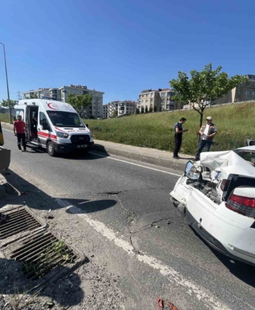 trafik-polisinden-ornek-davranis-suruculerin-guvenligi-icin-supurgeyle-yolu-supurdu-fU8nWuYc.jpg