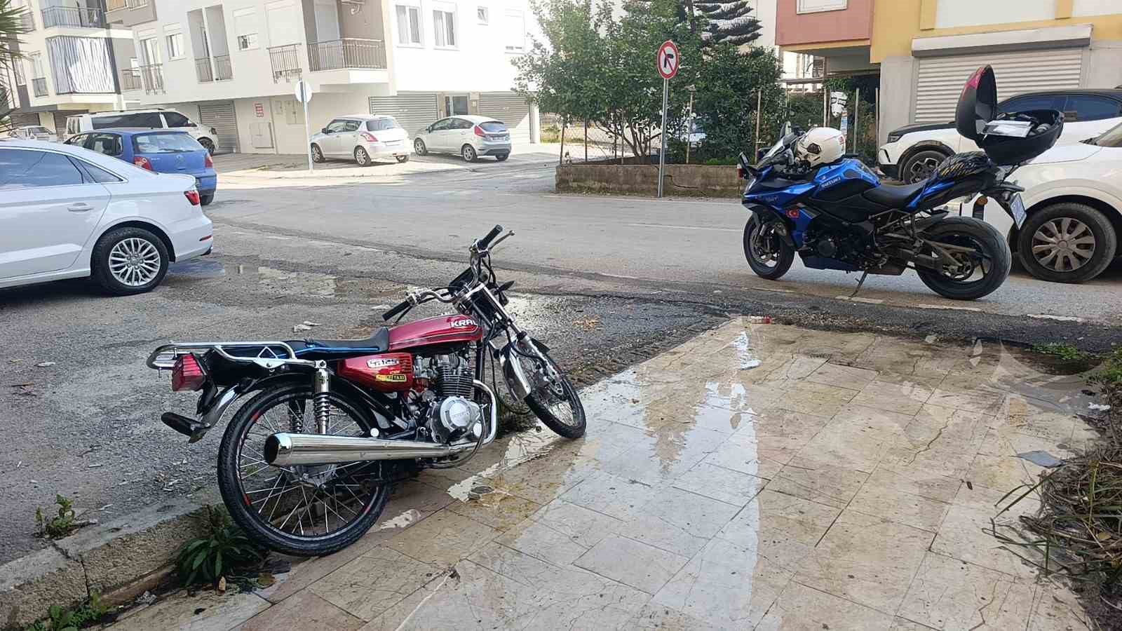 trafik polisini gorunce motosikleti birakip kacti 1
