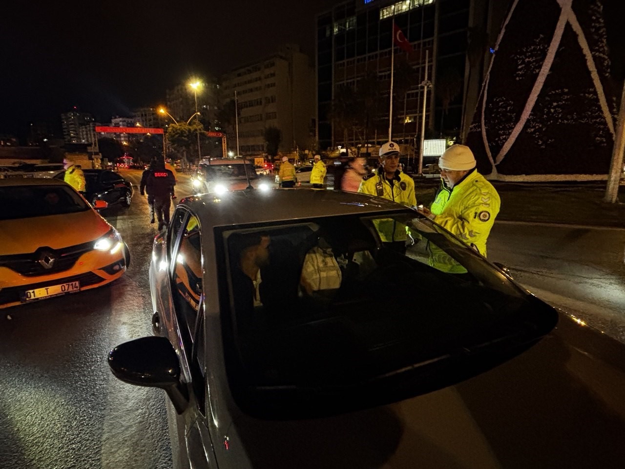 trafik uygulamasinda alkollu cikti gazeteciye saldirdi 0 W8mJ3d97