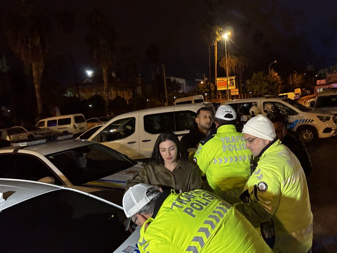 trafik uygulamasinda alkollu cikti gazeteciye saldirdi 1 RE15q93I
