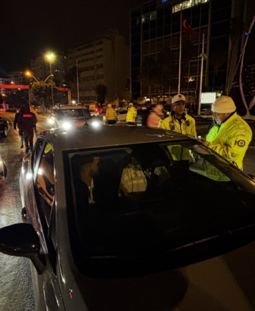 trafik-uygulamasinda-alkollu-cikti-gazeteciye-saldirdi-NR6sz6rN.jpg