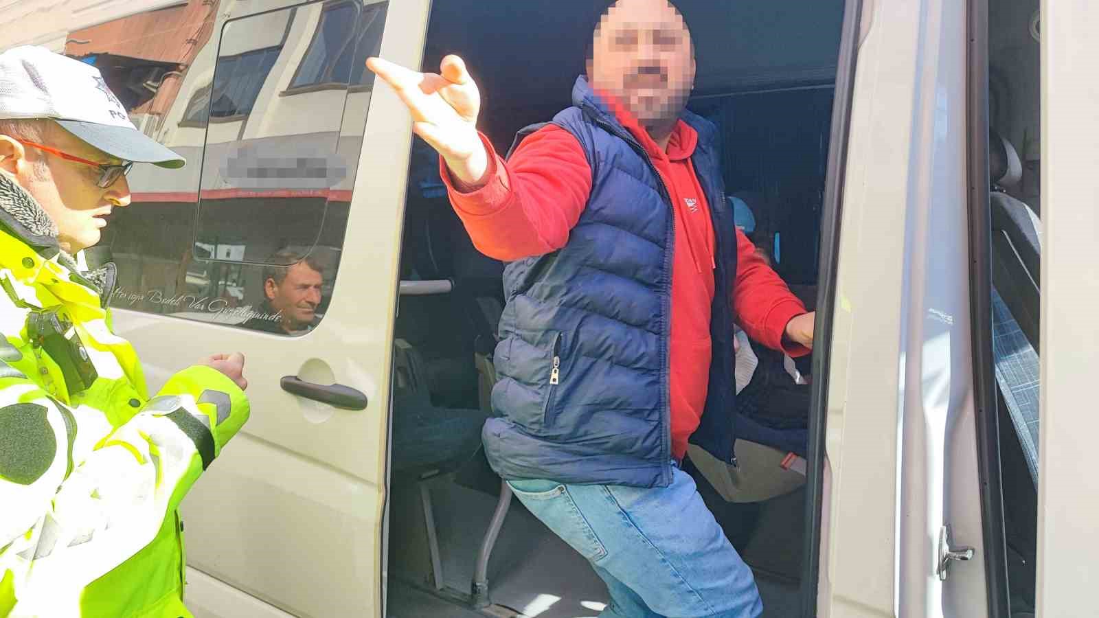 trafik uygulamasinda ceza yiyen surucu polisi tehdit etti 5 ngEVZtkv