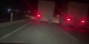 trafikte-100u-bulan-hizla-yarisan-kamyonlarin-o-anlari-kamerada-qA9DDa7L.jpg