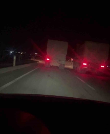 trafikte-100u-bulan-hizla-yarisan-kamyonlarin-o-anlari-kamerada-qA9DDa7L.jpg