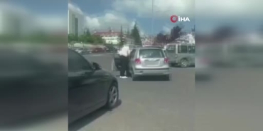 trafikte-aracindan-inerek-surucuye-saldiran-sahsa-180-bin-tl-ceza-HR1AtAed.jpg
