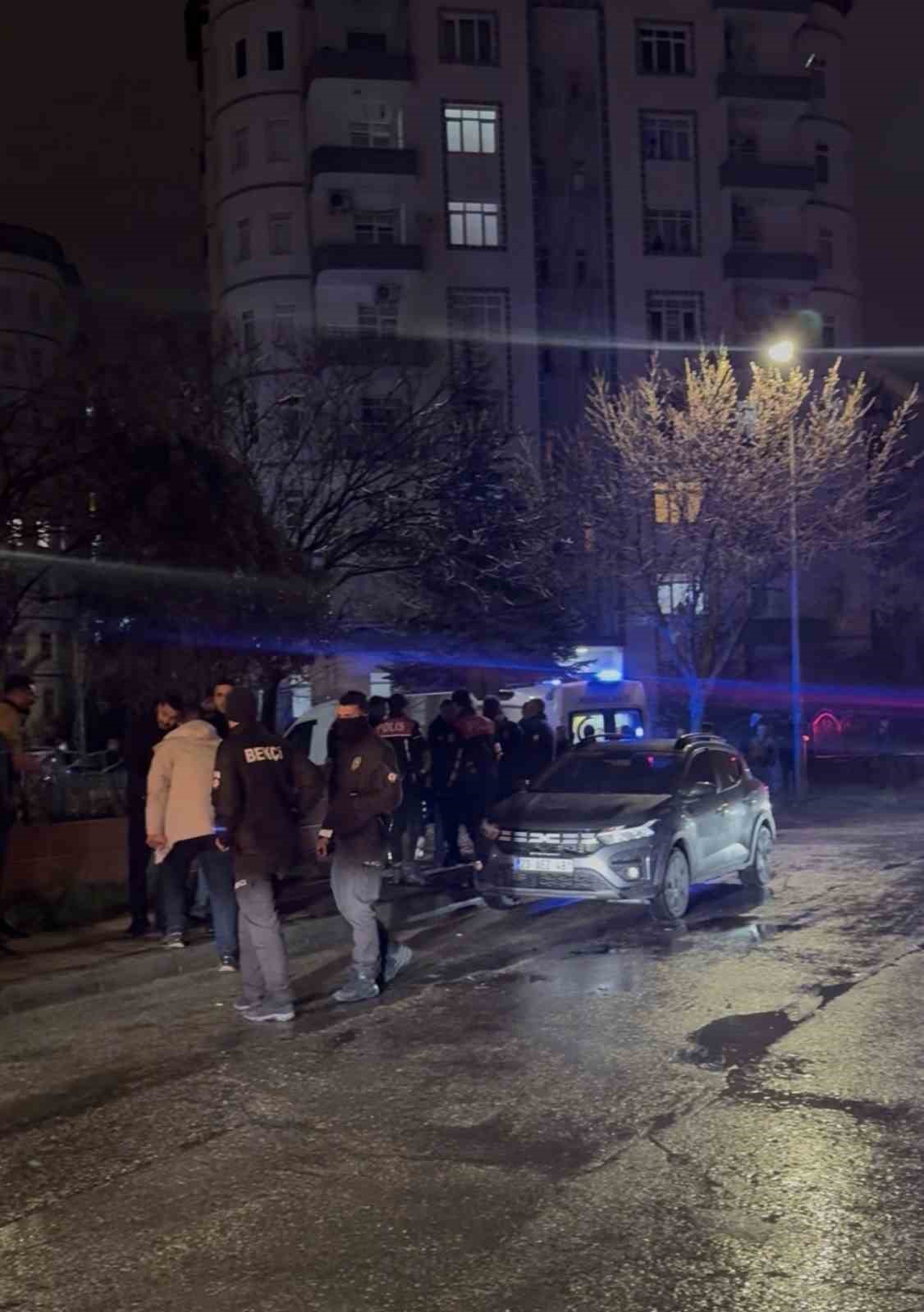 trafikte baslayan tartisma kavgaya dondu 10 gozalti 0 7J2q2PqK