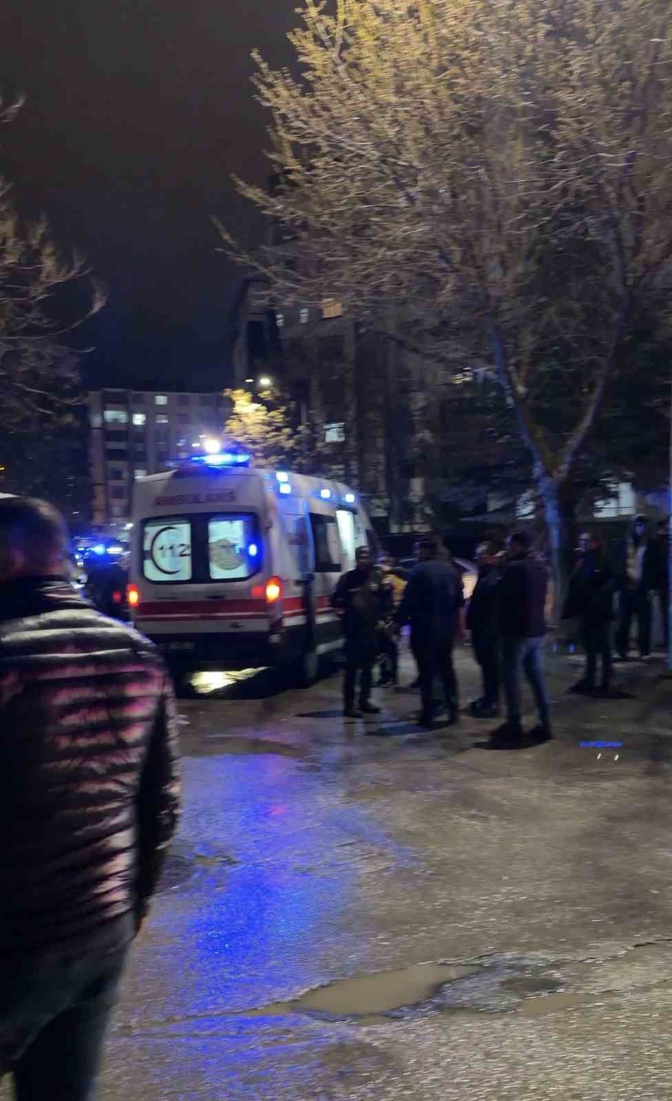 trafikte baslayan tartisma kavgaya dondu 10 gozalti 1 PEWEm3Ml