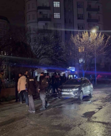 trafikte-baslayan-tartisma-kavgaya-dondu-10-gozalti-XMtkdxac.jpg