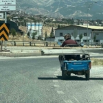 trafikte-beklerken-motosiklet-uzerinde-oynamaya-basladi-Ede4HbpL.jpg
