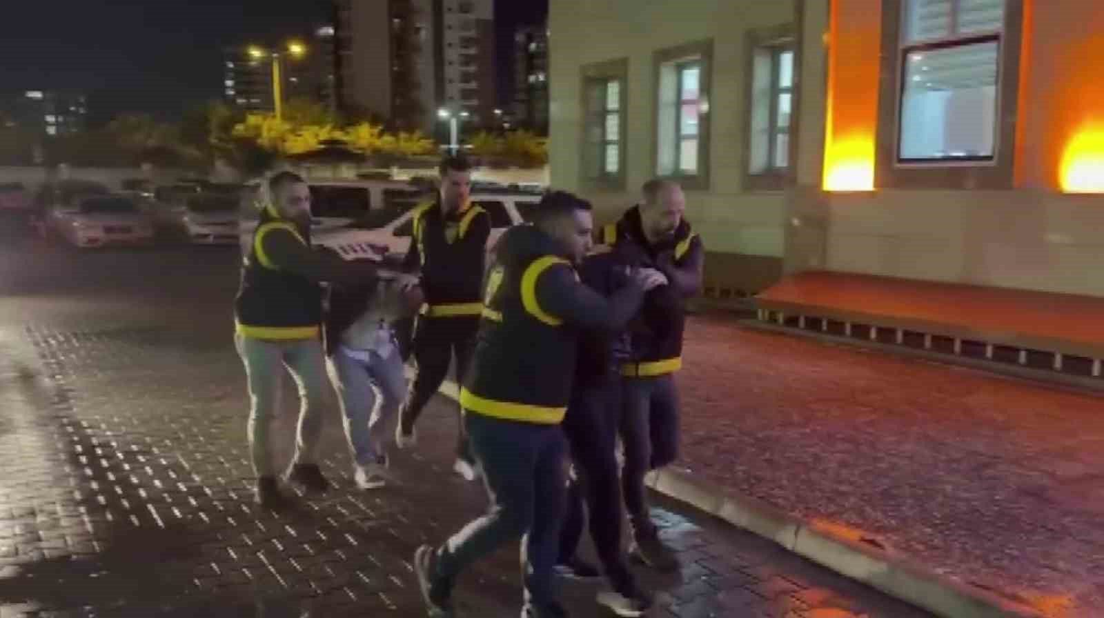 trafikte bicakla dehset yasatan baba ogula 363 bin tl ceza 0 24EBej3h