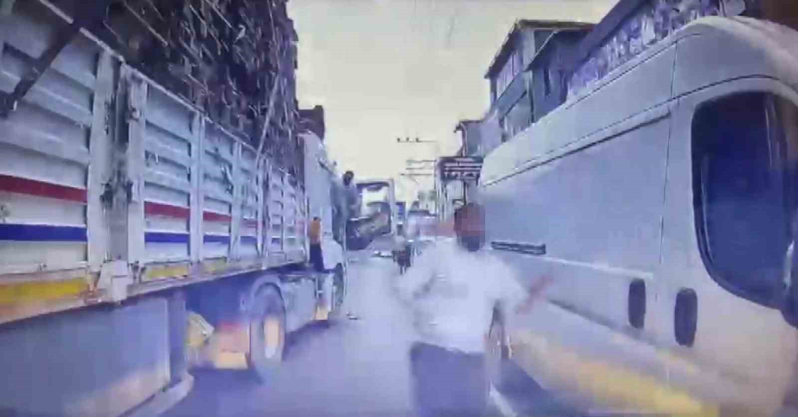trafikte bicakla dehset yasatan baba ogula 363 bin tl ceza 1 PCpnmClp