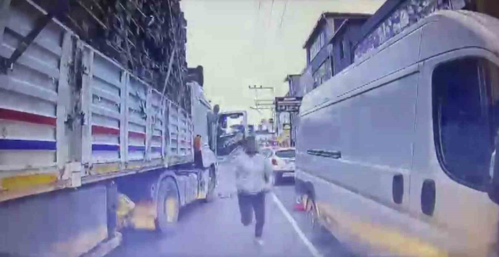 trafikte bicakla dehset yasatan baba ogula 363 bin tl ceza 3 JylFNX3f