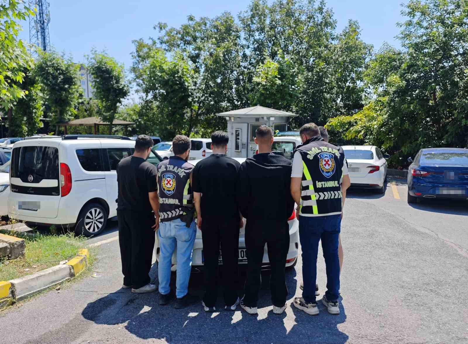 Trafikte dehşet saçan magandalara 720 bin TL ceza 4 trafikte dehset sacan magandalara 720 bin tl ceza 0 5GAT712n