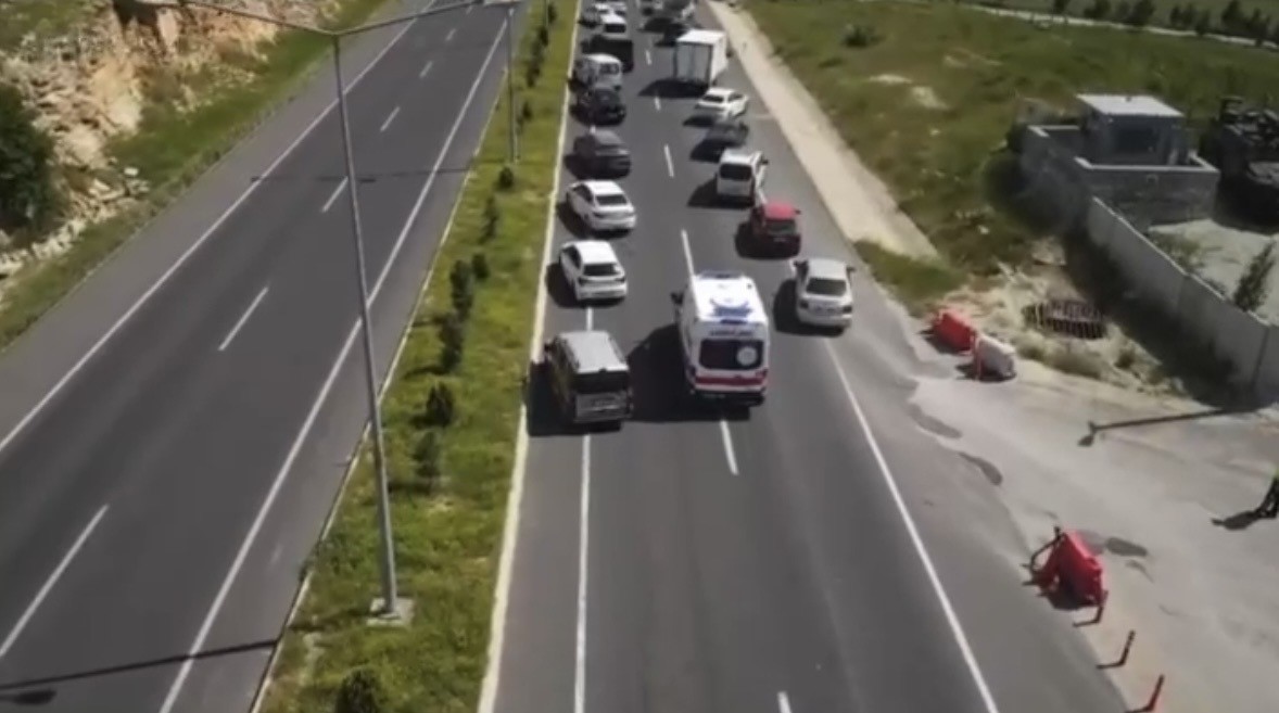 trafikte fermuar sistemiyle ambulanslara hizli gecis hedefleniyor 0 2OqIuwd7