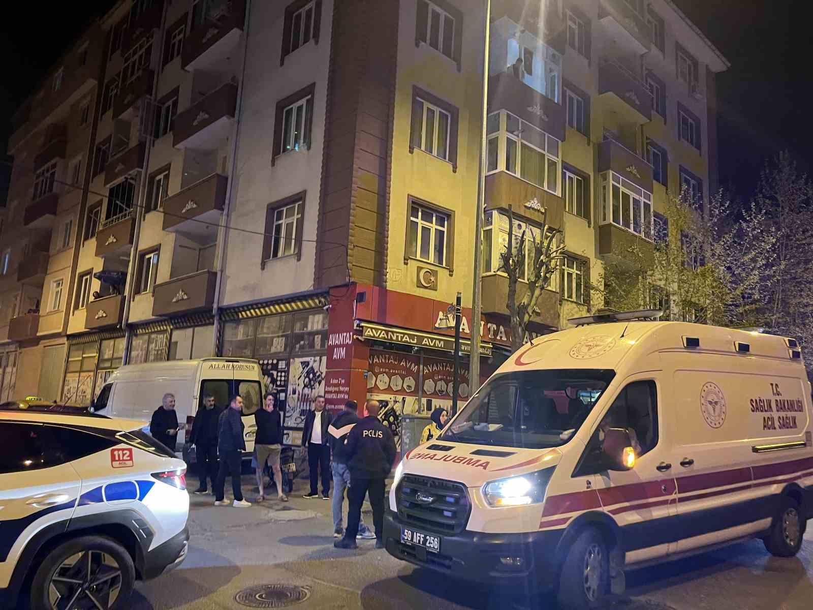 trafikte garip olay taksiciye kizan yaya cilgina dondu 0 uuvwAuTk