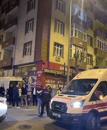 trafikte-garip-olay-taksiciye-kizan-yaya-cilgina-dondu-fLIdpVlS.jpg