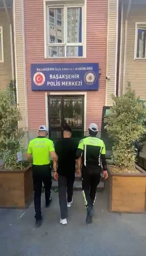 Trafikte kavga pahalıya patladı: 180 bin TL ceza, ehliyetine el konuldu 4 trafikte kavga pahaliya patladi 180 bin tl ceza ehliyetine el konuldu 0 YsrSyr6v