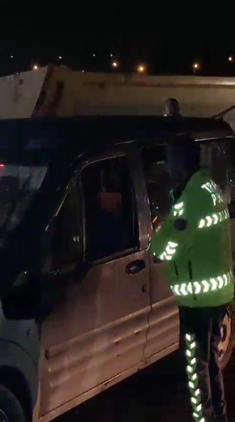 Trafikte ortalığı savaş alanına çevirmişti: 4 şüpheli yakalandı 7 trafikte ortaligi savas alanina cevirmisti 4 supheli yakalandi 3 XhZEvD6f