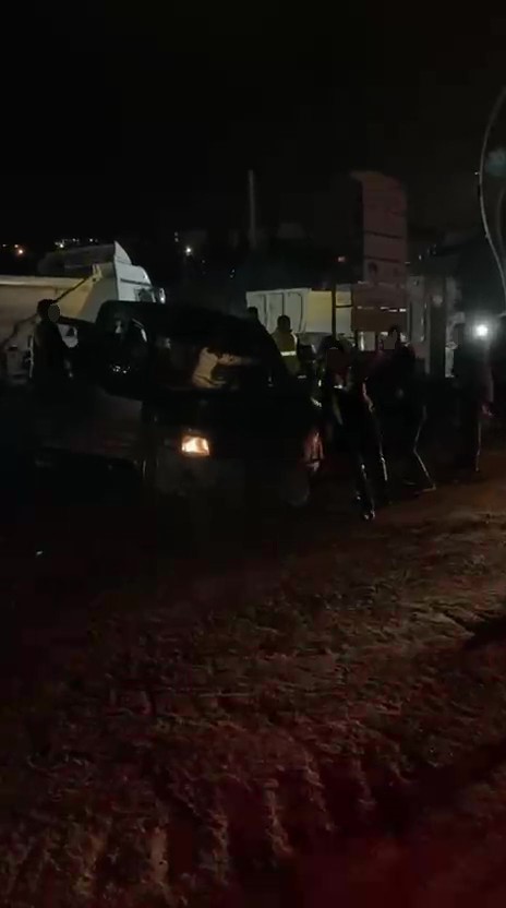 Trafikte ortalığı savaş alanına çevirmişti: 4 şüpheli yakalandı 8 trafikte ortaligi savas alanina cevirmisti 4 supheli yakalandi 4 9PLysuMv