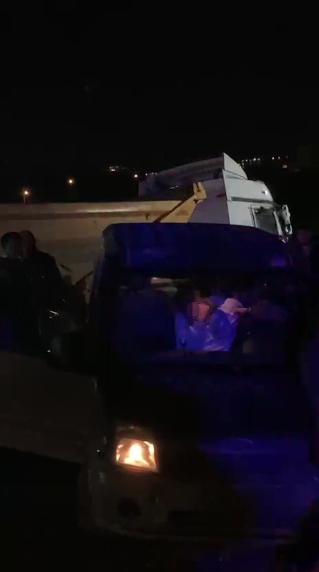 Trafikte ortalığı savaş alanına çevirmişti: 4 şüpheli yakalandı 9 trafikte ortaligi savas alanina cevirmisti 4 supheli yakalandi 5 OeImyGz9