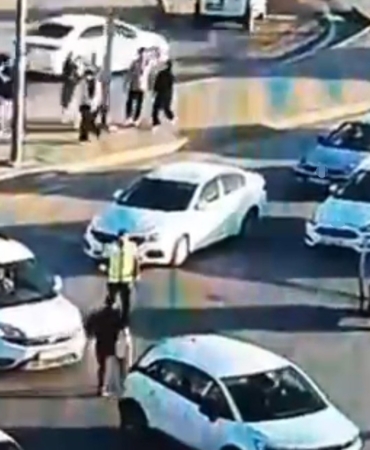 trafikte-polise-sopayla-saldiran-sahis-tutuklandi-fwIAW365.jpg
