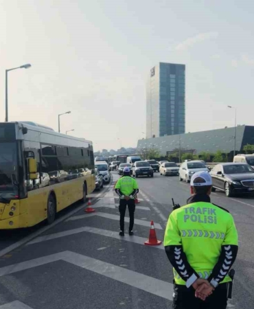 trafikte-siki-denetim-ihlal-yapan-suruculerin-aciklamasi-pes-dedirtti-5ddsynGN.jpg