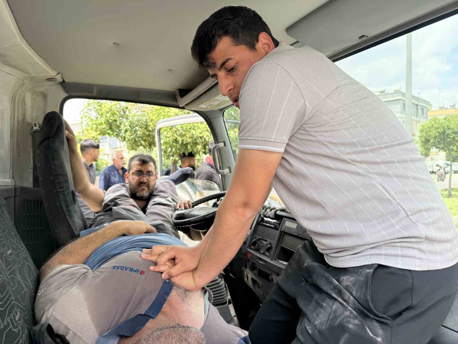 Trafikte tartışma ölüm getirdi: Kalp krizi geçiren sürücü hayatını kaybetti 5 trafikte tartisma olum getirdi kalp krizi geciren surucu hayatini kaybetti 1