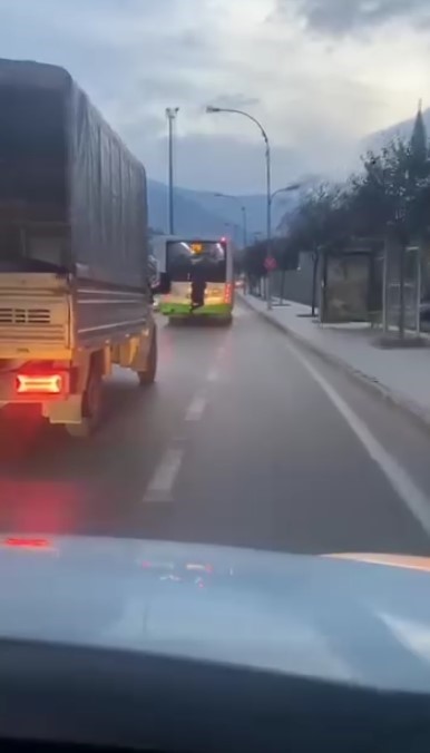 trafikte tehlikeli anlar 0 CbFtO9cT