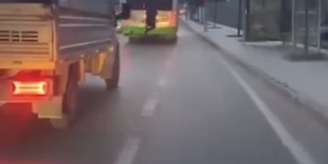 trafikte-tehlikeli-anlar-4OOqWXz2.jpg