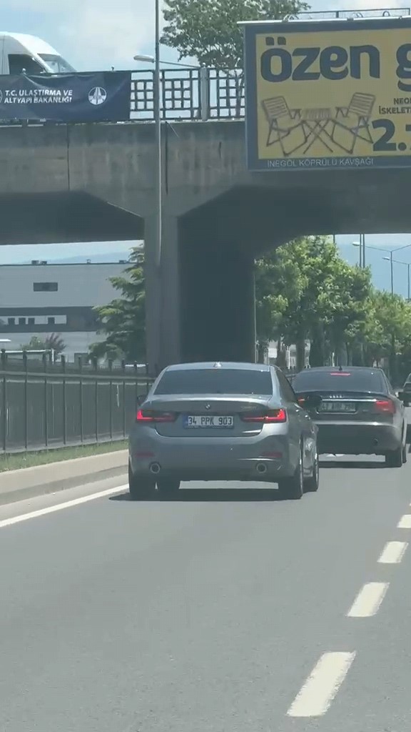 Trafikte tehlikeli seyreden sürücüye 22 bin lira ceza 4 trafikte tehlikeli seyreden surucuye 22 bin lira ceza 0 PP3Gh4qh