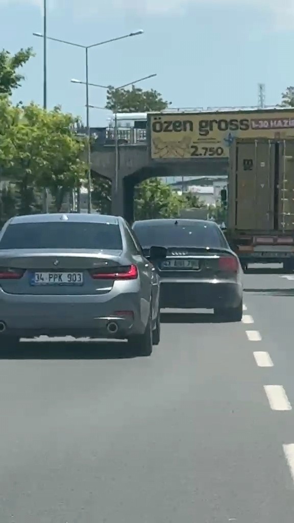 Trafikte tehlikeli seyreden sürücüye 22 bin lira ceza 6 trafikte tehlikeli seyreden surucuye 22 bin lira ceza 2 QmqZfNie
