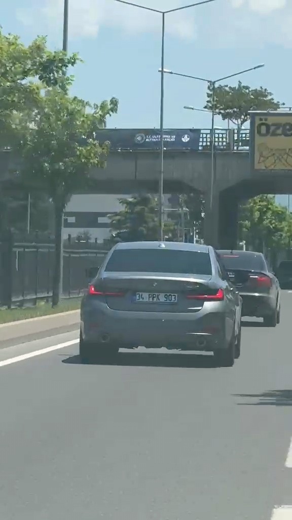 Trafikte tehlikeli seyreden sürücüye 22 bin lira ceza 7 trafikte tehlikeli seyreden surucuye 22 bin lira ceza 3 8EQPz2fb