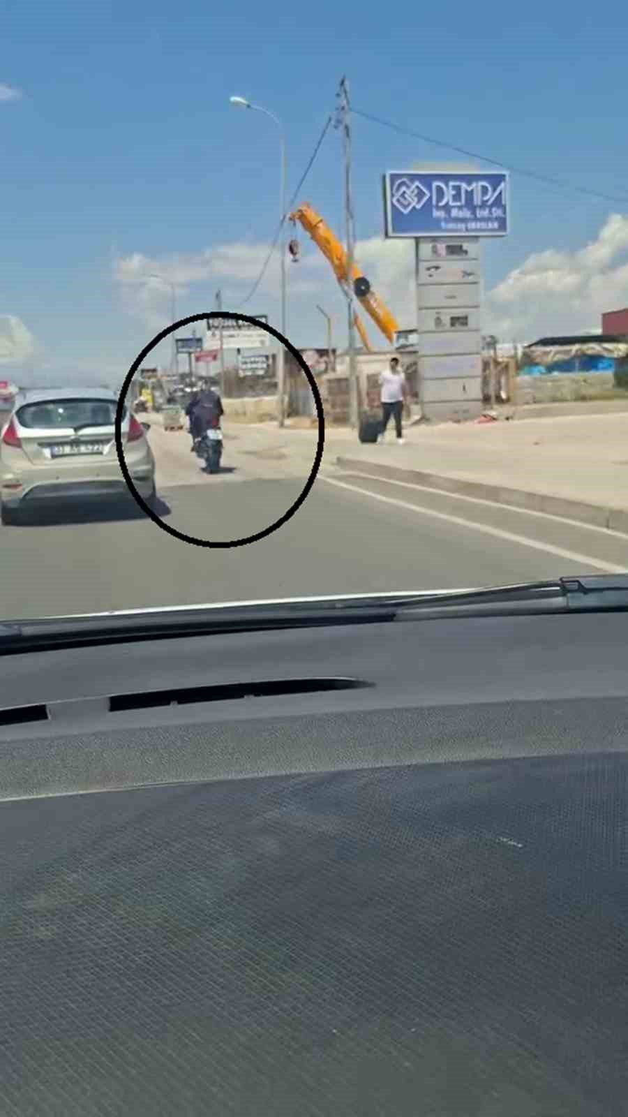 Trafikte tek teker yaparak ilerleyen sürücüye 46 bin TL ceza 4 trafikte tek teker yaparak ilerleyen surucuye 46 bin tl ceza 0 8iQekGMt
