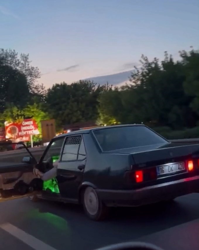 trafikte yok artik dedirten anlar kamerada 0 TZhNa2be