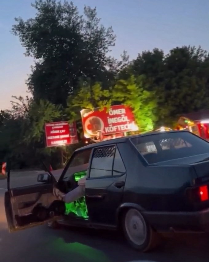 trafikte yok artik dedirten anlar kamerada 1 ss3sXgje
