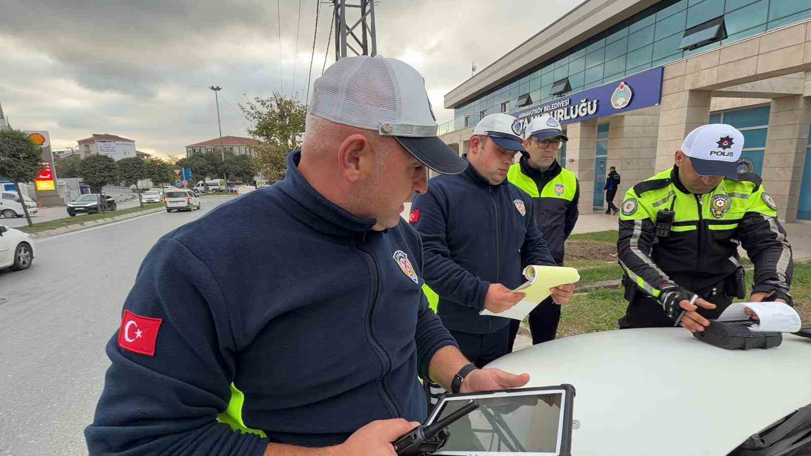 trafikten kacmak icin kaldirima cikti 2 bin 309 lira ceza yedi 2 uJ5Wrjm9