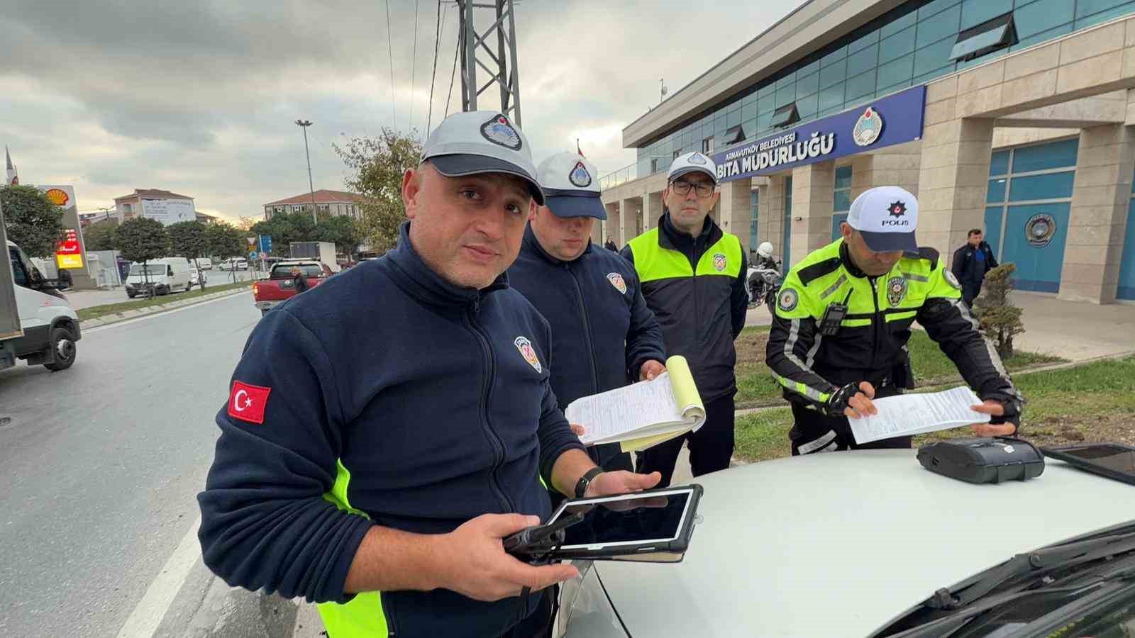 trafikten kacmak icin kaldirima cikti 2 bin 309 lira ceza yedi 3 J1KPENj3