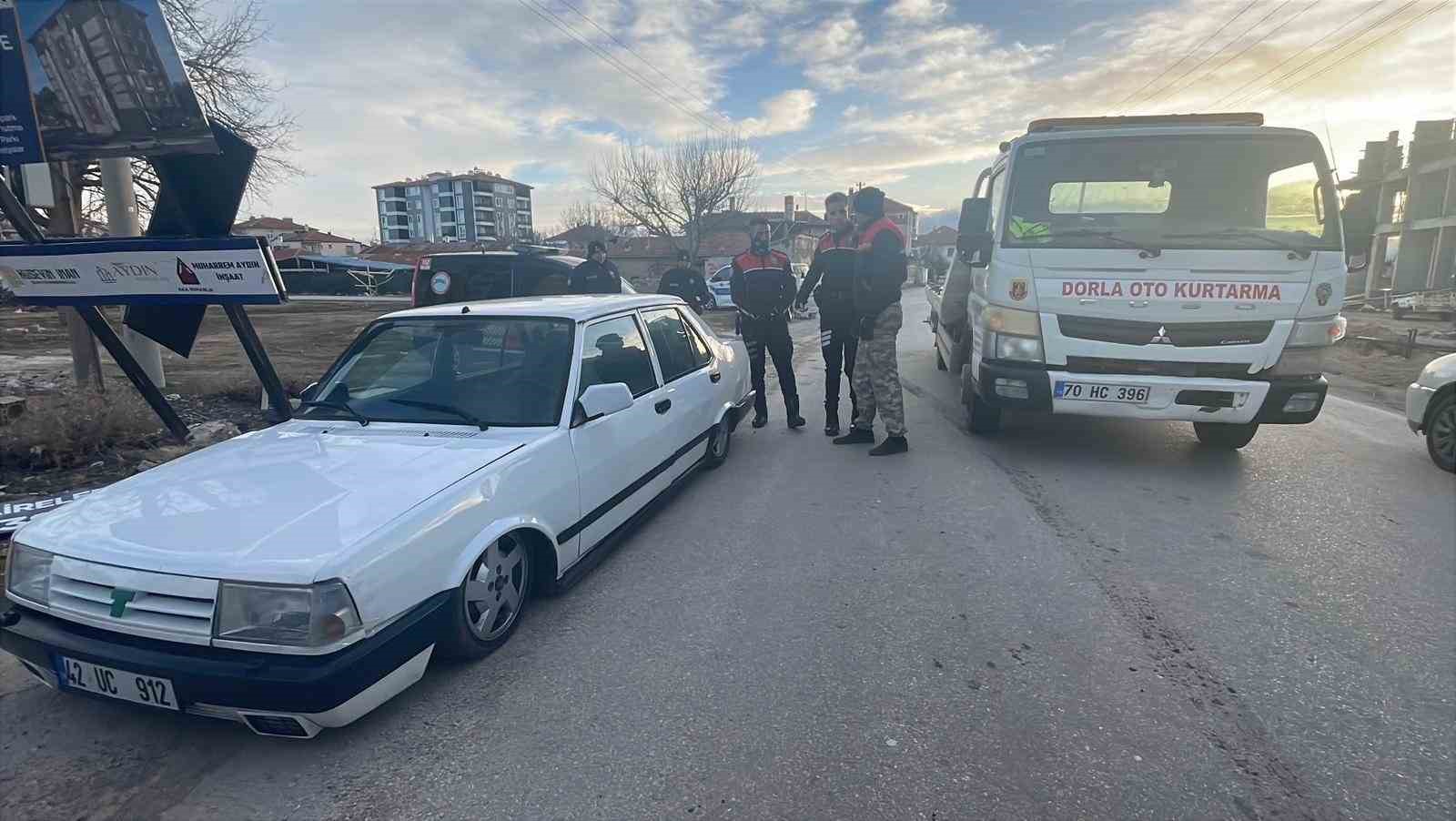 trafikten men edilen yere yakin tofas guclukle cekiye yuklendi 1 7dcfw1Wf