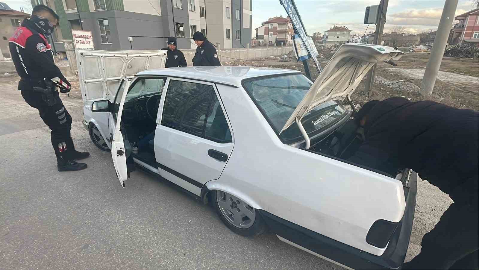 trafikten men edilen yere yakin tofas guclukle cekiye yuklendi 2 fXahhttP