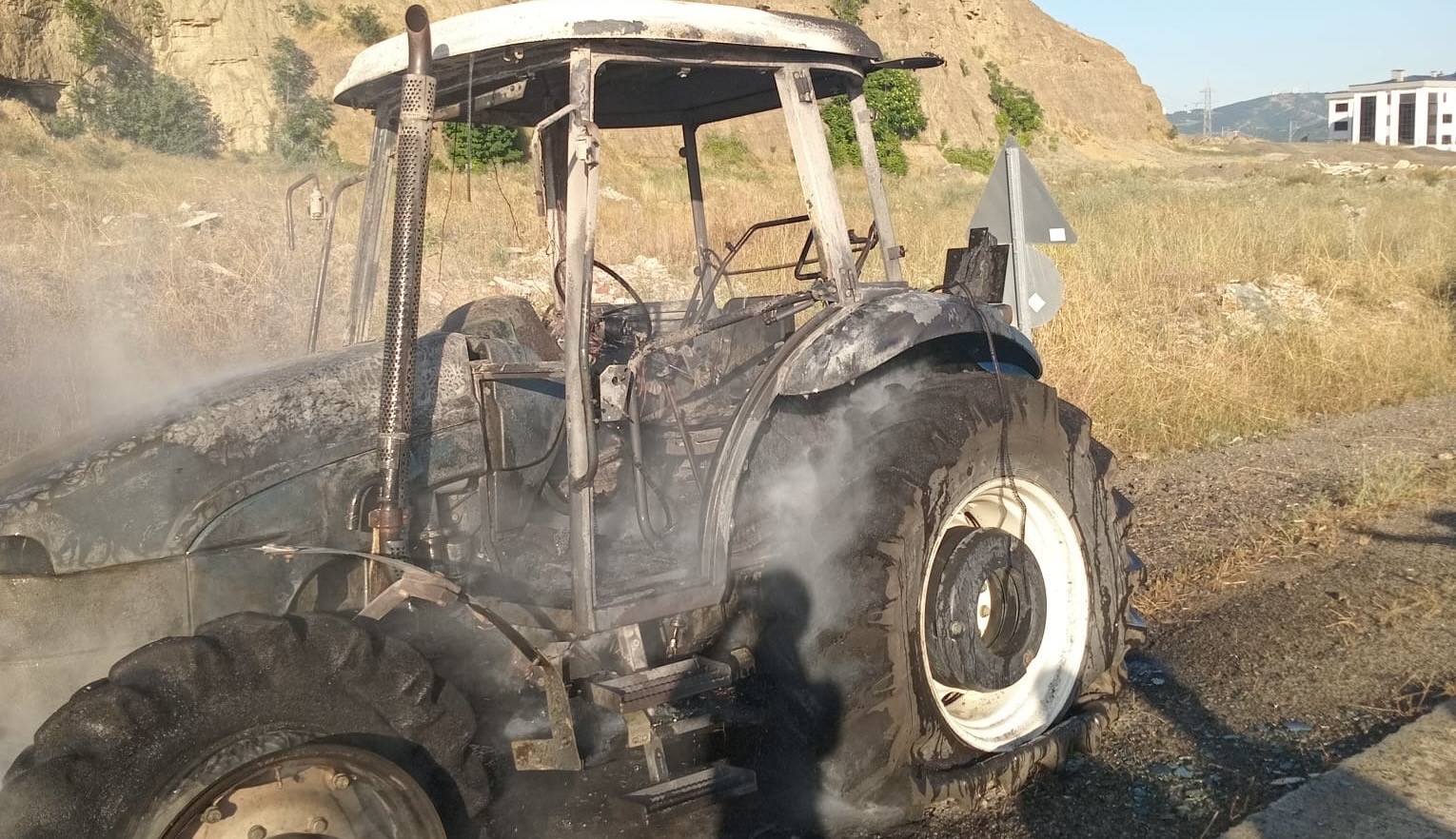traktor alevlere teslim oldu 1 GPkits32