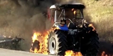 traktor-alevlere-teslim-oldu-RxbdhZcQ.jpg