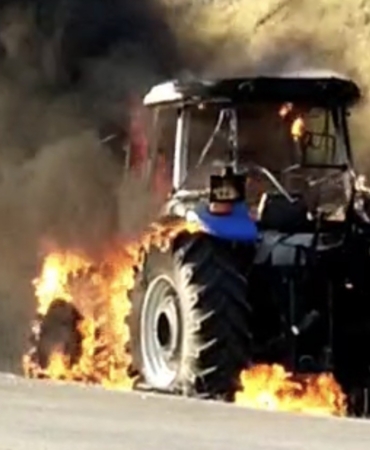 traktor-alevlere-teslim-oldu-RxbdhZcQ.jpg