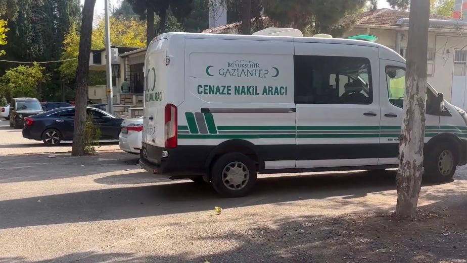 traktor kazasinda hayatini kaybeden ciftcinin cenazesi ailesine teslim edildi 0 z6dH2AQB