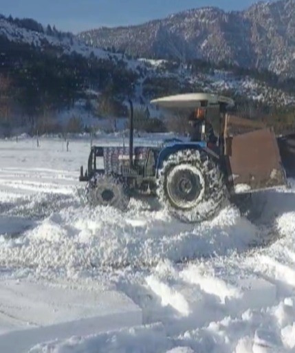 traktorlerle tarlada kar drifti 0