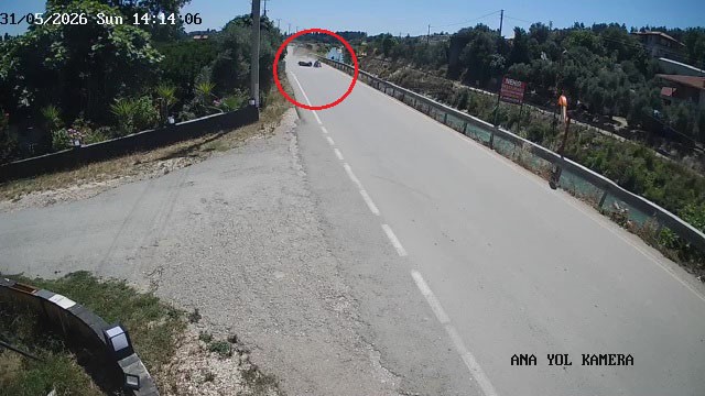 traktorun altinda kalmaktan saniyelerle kurtuldular kazaya sebep olan surucu kacti 2 n31T6uOV