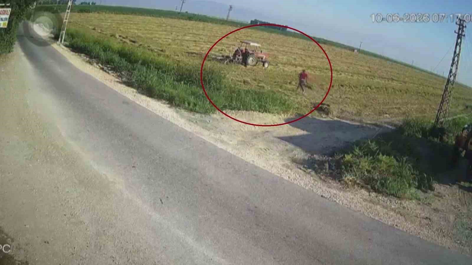 Traktörün pulluğuna takılarak ölümle burun buruna gelen çiftçinin korku dolu anları kamerada 5 traktorun pulluguna takilarak olumle burun buruna gelen ciftcinin korku dolu anlari kamerada 1 6AqYGsbD